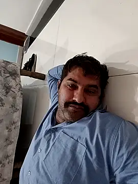 Snapshot of Amandev7 chatting on October 2, 2025, 2:37 am Amandev7 online show from October 2, 2025, 2:37 am