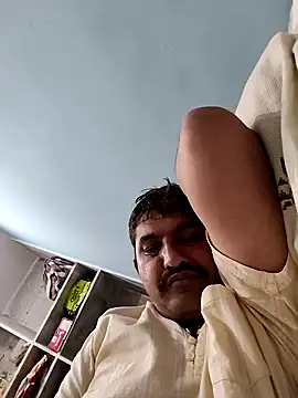 Snapshot of Amandev7 chatting on September 10, 2025, 9:58 pm Amandev7 online show from September 10, 2025, 9:58 pm