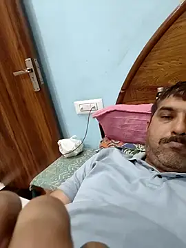Snapshot of Amandev7 chatting on April 22, 2026, 4:41 am Amandev7 online show from April 22, 2026, 4:41 am