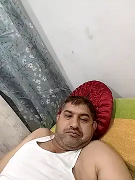Snapshot of Amandev7 chatting on May 5, 2026, 1:41 am Amandev7 online show from May 5, 2026, 1:41 am