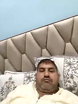 Snapshot of Amandev7 chatting on May 6, 2026, 7:07 pm Amandev7 online show from May 6, 2026, 7:07 pm