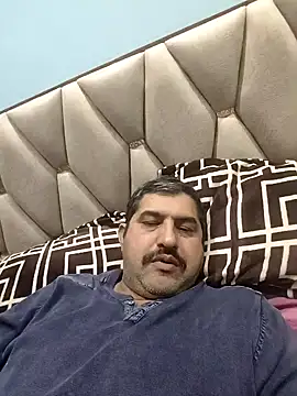 Snapshot of Amandev7 chatting on February 7, 2026, 12:57 pm Amandev7 online show from February 7, 2026, 12:57 pm