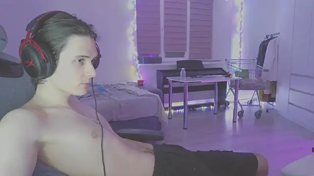 Snapshot of CandyChell chatting on February 22, 2025, 5:35 pm CandyChell online show from February 22, 2025, 5:35 pm