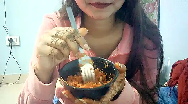 lovelydesi21 online show from January 14, 2025, 5:56 pm