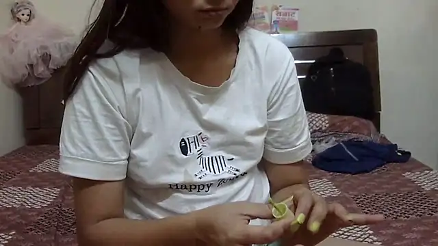 lovelydesi21 online show from April 6, 2026, 7:20 am