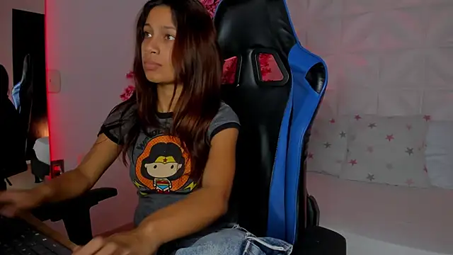 cora 22 online show from November 4, 2025, 12:42 pm