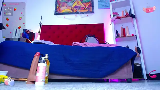 louise nails online show from November 11, 2025, 3:18 pm