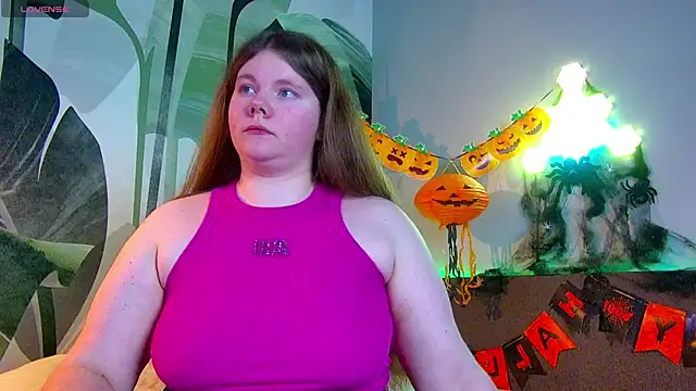 Snapshot of RubyValen chatting on October 31, 2025, 3:47 am RubyValen online show from October 31, 2025, 3:47 am