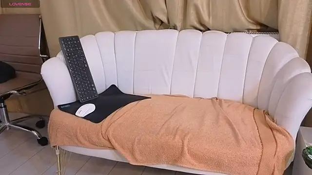 Snapshot of TheTopAlex chatting on October 22, 2025, 2:33 am TheTopAlex online show from October 22, 2025, 2:33 am