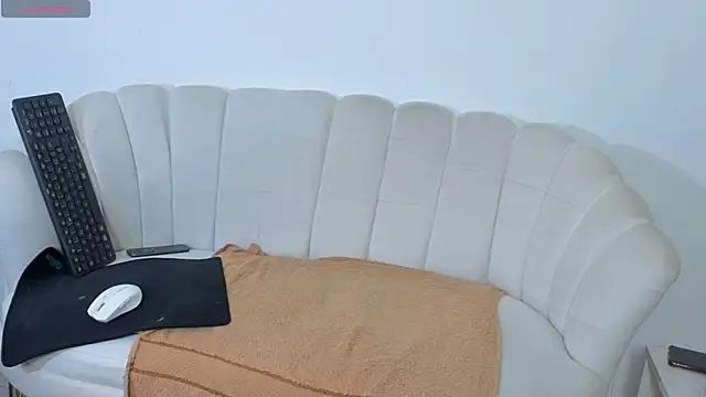 Snapshot of TheTopAlex chatting on October 10, 2025, 2:12 am TheTopAlex online show from October 10, 2025, 2:12 am