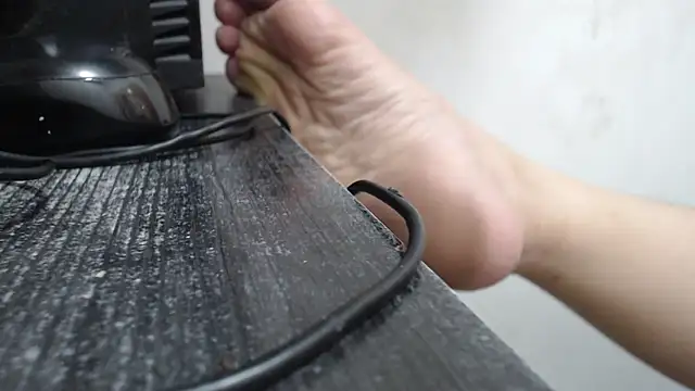 Snapshot of Laura_hottt chatting on November 15, 2025, 2:26 am Laura hottt online show from November 15, 2025, 2:26 am