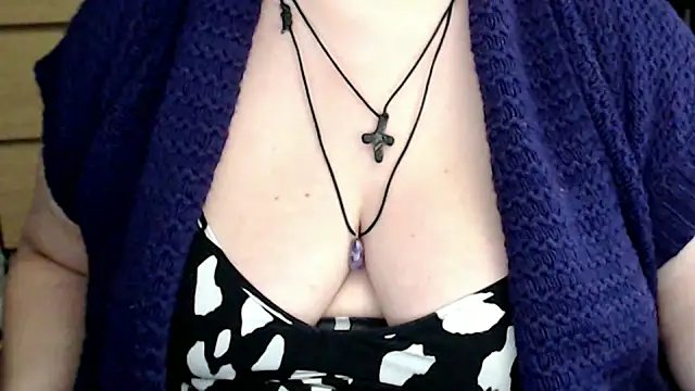 Snapshot of mayasmith chatting on November 22, 2025, 8:35 am mayasmith online show from November 22, 2025, 8:35 am