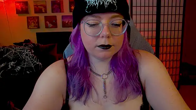 Snapshot of KiraSpitQueen chatting on February 1, 2026, 4:44 am KiraSpitQueen online show from February 1, 2026, 4:44 am