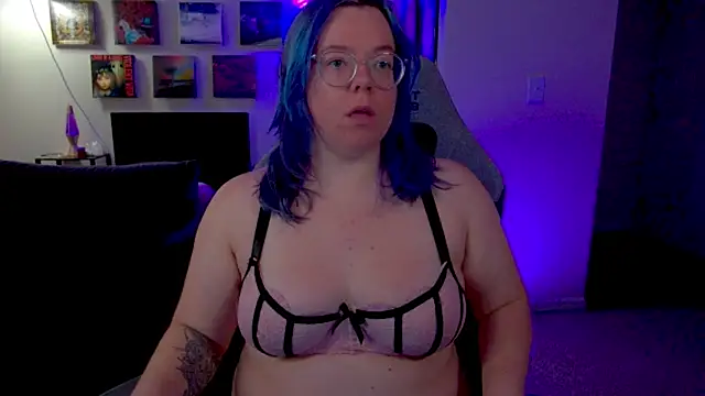 KiraSpitQueen online show from May 25, 2026, 3:39 am