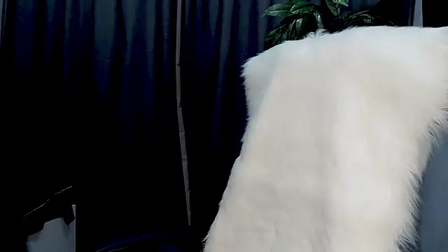 QueenOfUrKink online show from November 28, 2025, 7:47 pm