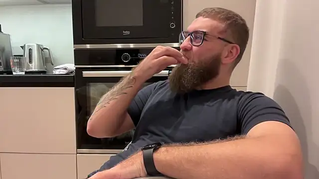 Snapshot of Bear_bear_ chatting on November 12, 2025, 11:25 am Bear bear online show from November 12, 2025, 11:25 am