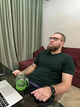 Snapshot of Bear_bear_ chatting on March 6, 2025, 3:35 pm Bear bear online show from March 6, 2025, 3:35 pm