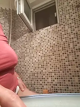 Snapshot of OliviaLewis chatting on February 17, 2025, 1:36 am OliviaLewis online show from February 17, 2025, 1:36 am