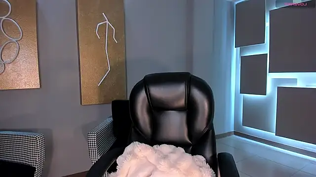 JuanitaClay online show from October 28, 2025, 12:48 pm