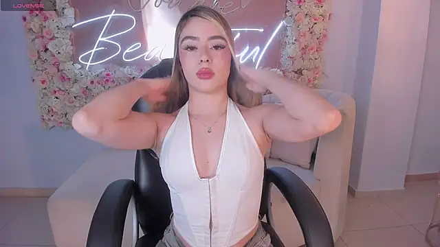 JuanitaClay online show from May 9, 2026, 7:39 pm