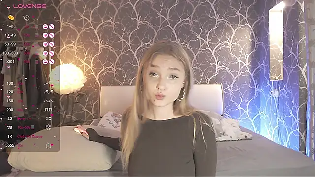 Snapshot of MiaMiaMeow chatting on October 18, 2025, 11:56 am MiaMiaMeow online show from October 18, 2025, 11:56 am