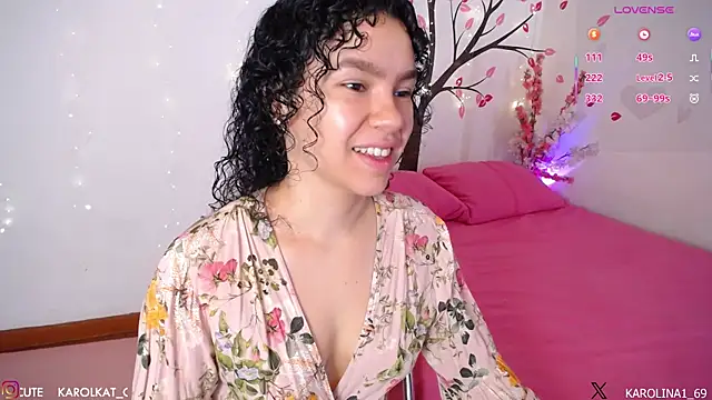 Snapshot of Karolina_1 chatting on May 15, 2026, 1:53 pm Karolina 1 online show from May 15, 2026, 1:53 pm