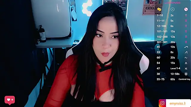 Snapshot of Emmy_Ruiz chatting on February 13, 2025, 10:22 pm Emmy Ruiz online show from February 13, 2025, 10:22 pm