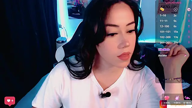 Snapshot of Emmy_Ruiz chatting on January 25, 2025, 1:21 am Emmy Ruiz online show from January 25, 2025, 1:21 am