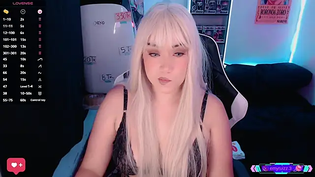 Snapshot of Emmy_Ruiz chatting on March 7, 2025, 10:21 pm Emmy Ruiz online show from March 7, 2025, 10:21 pm