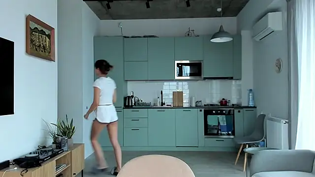 julias tapes online show from December 7, 2024, 8:05 am