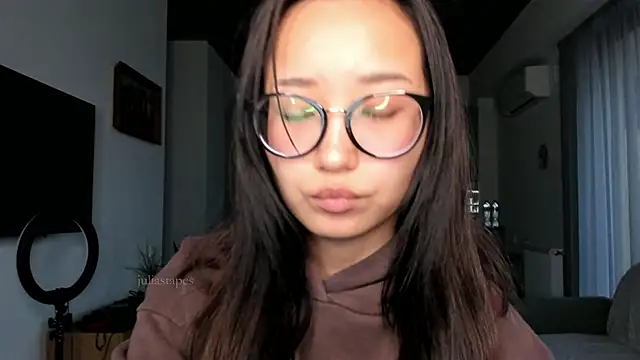 julias tapes online show from January 22, 2025, 2:14 pm