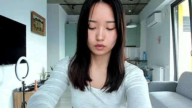 julias tapes online show from January 25, 2025, 8:42 am