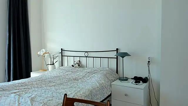 julias tapes online show from March 7, 2025, 5:51 am