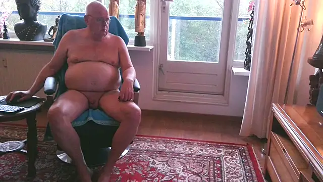 Snapshot of Exhib070 chatting on November 14, 2025, 10:19 am Exhib070 online show from November 14, 2025, 10:19 am