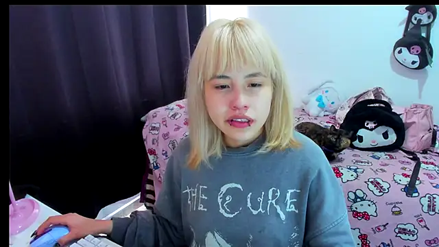 Snapshot of Akane-Mou chatting on December 14, 2025, 2:44 pm Akane-Mou online show from December 14, 2025, 2:44 pm