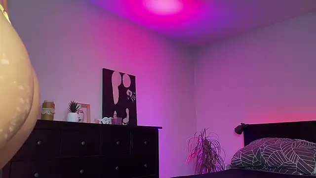 Snapshot of spottyyy chatting on October 21, 2025, 7:35 pm spottyyy online show from October 21, 2025, 7:35 pm