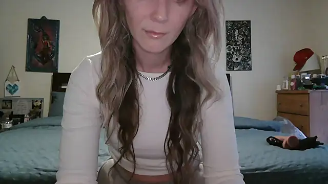 Snapshot of Heyitsmee33 chatting on June 2, 2026, 10:37 am Heyitsmee33 online show from June 2, 2026, 10:37 am