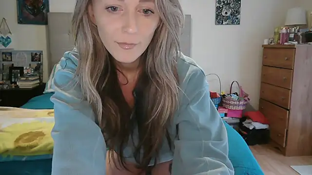 Heyitsmee33 online show from April 7, 2026, 2:08 pm