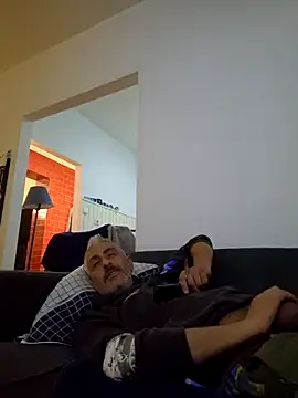 Snapshot of cuci45 chatting on November 18, 2025, 6:00 pm cuci45 online show from November 18, 2025, 6:00 pm