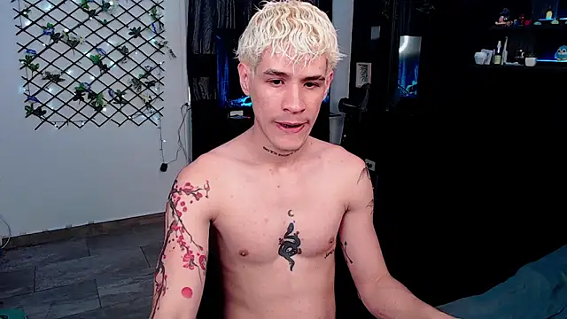 Snapshot of andybxby chatting on January 24, 2025, 8:43 pm andybxby online show from January 24, 2025, 8:43 pm