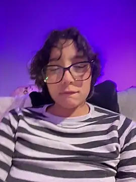 Snapshot of aurora_xoxo chatting on December 14, 2025, 5:02 am aurora xoxo online show from December 14, 2025, 5:02 am