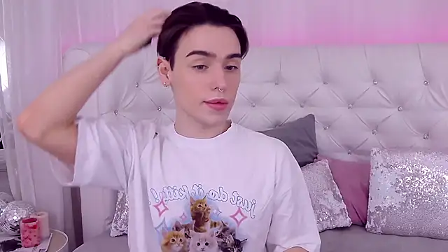 Snapshot of RobbyCharming chatting on March 2, 2025, 7:41 pm RobbyCharming online show from March 2, 2025, 7:41 pm