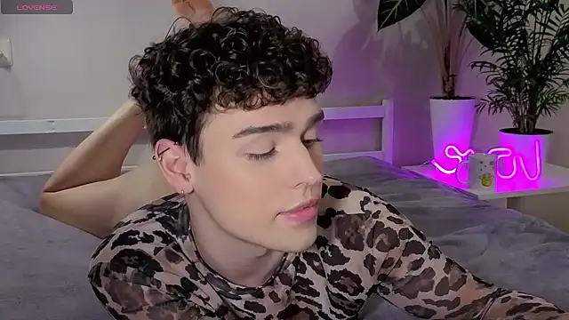 Snapshot of RobbyCharming chatting on October 8, 2025, 11:12 am RobbyCharming online show from October 8, 2025, 11:12 am