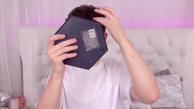 Snapshot of RobbyCharming chatting on September 18, 2025, 3:42 am RobbyCharming online show from September 18, 2025, 3:42 am