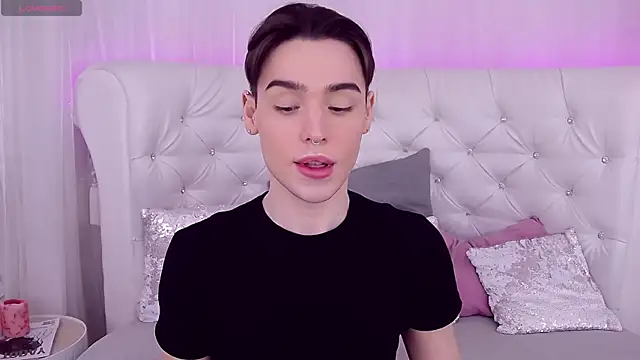 Snapshot of RobbyCharming chatting on March 14, 2025, 7:23 pm RobbyCharming online show from March 14, 2025, 7:23 pm