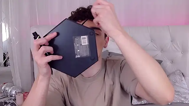 Snapshot of RobbyCharming chatting on October 6, 2025, 3:51 am RobbyCharming online show from October 6, 2025, 3:51 am