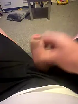 Snapshot of Averagematt1991 chatting on October 14, 2025, 7:14 pm Averagematt1991 online show from October 14, 2025, 7:14 pm