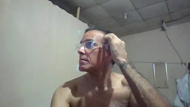 Snapshot of CaptainFox chatting on June 1, 2026, 11:15 pm CaptainFox online show from June 1, 2026, 11:15 pm