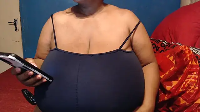 Snapshot of CUTEFIRMMELONSS chatting on November 22, 2025, 9:13 pm CUTEFIRMMELONSS online show from November 22, 2025, 9:13 pm