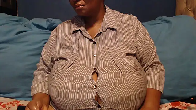 CUTEFIRMMELONSS online show from February 12, 2026, 3:28 am